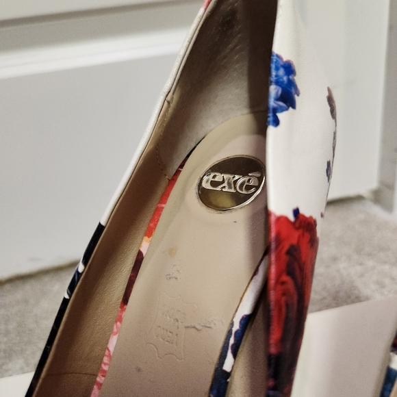 exe Floral Heels - Picture 2 of 13